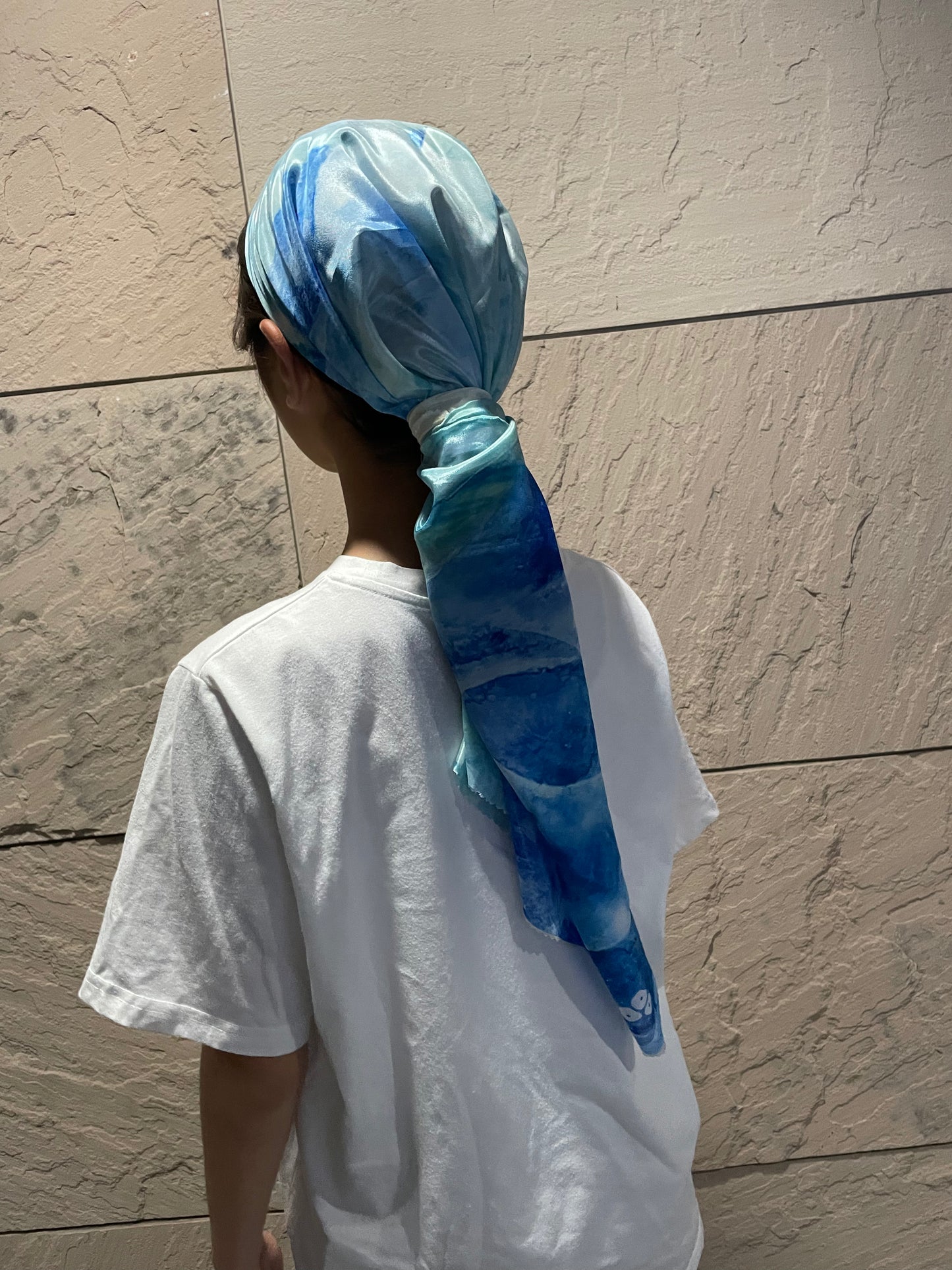 “Undulation” – Between Waves and Heartbeats | Japanese Art Scarf by Mujimo｜Silk